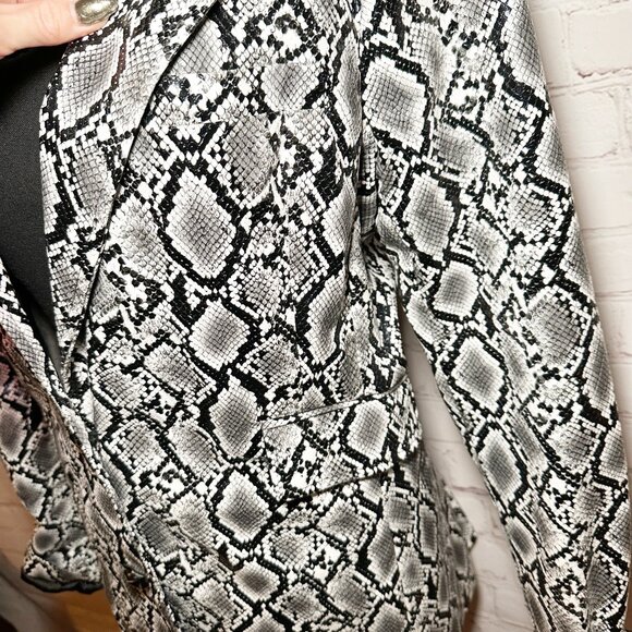 Kendall and Kylie snake print blazer - Picture 7 of 12